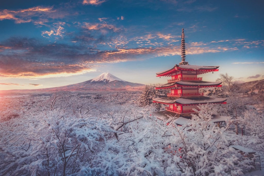 Fujiyoshida, Japón Hermosa vista de la montaña Fuji