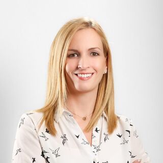 Szabina Román-Ruszinkó, Gerente de Operaciones