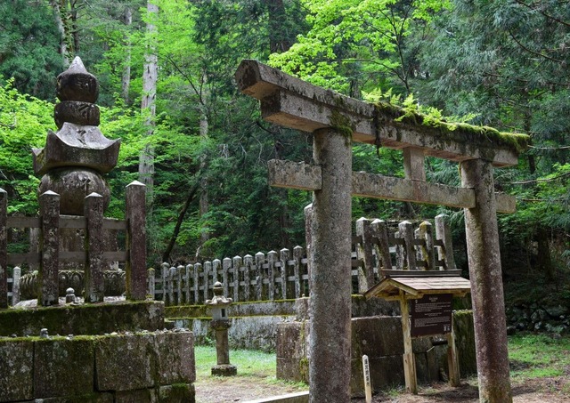 Memorial de Lady Sugen en Okunoin, budismo en Japón.