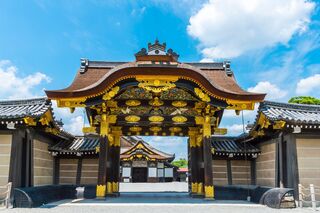 Puerta Karamon del castillo de Nijo, Kioto 