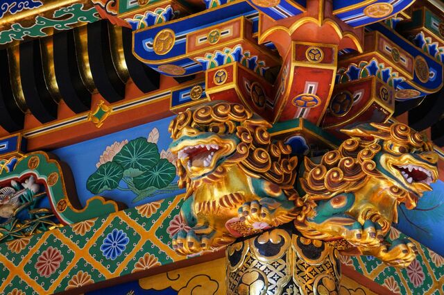Detalles del santuario Kunozan Toshogu en Shizuoka 