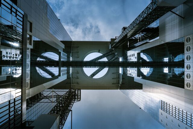 Umeda Sky Building visto desde abajo, Osaka 