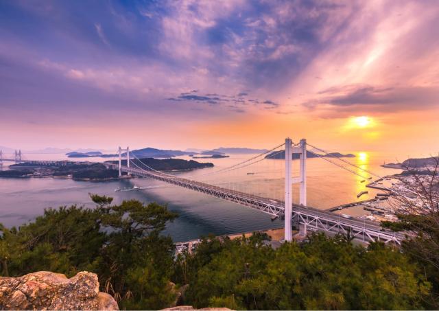 El puente Shimanami Kaido conecta Shikoku y Honshu