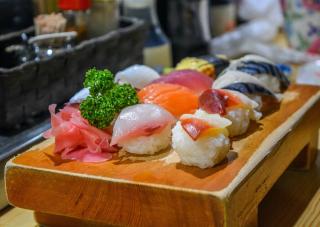 Bar de sushi en Okinawa 