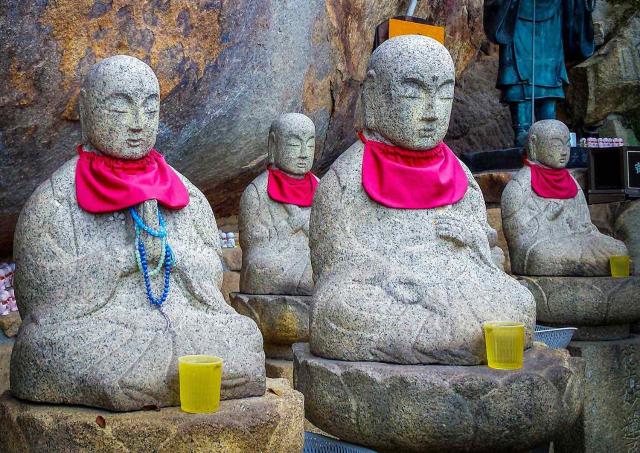 Estatuas jizo en el templo Saigoji