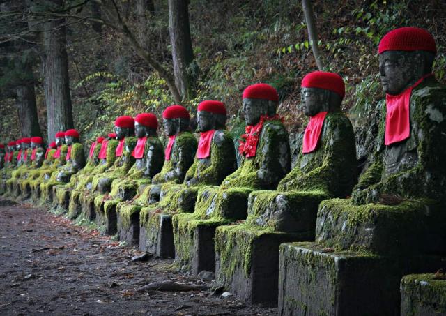 Bake jizo en el abismo de Kanmangafuchi