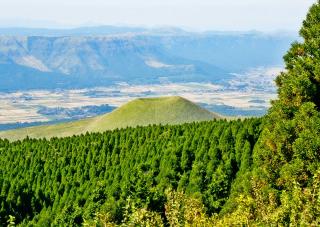 Los extensos paisajes volcánicos de las afueras de Kumamoto