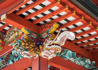 El delicado trabajo de diseño del santuario Kirishima Jingu