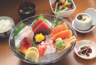 Disfrutar del sashimi en Okinawa