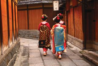 Geishas en el distrito de Gion de Kyoto