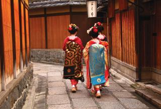 Geishas en el distrito de Gion de Kioto