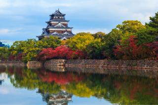 El castillo de Hiroshima en otoño