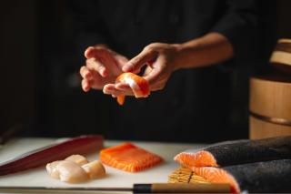 Sushi en el mercado Tsukiji (Tokio)