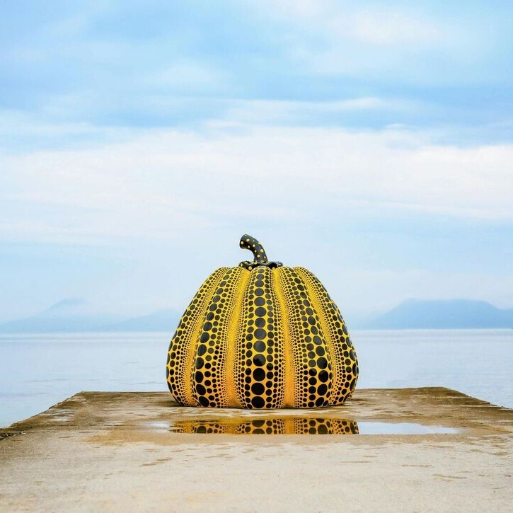 Calabaza de Yayoi Kusama en Naoshima